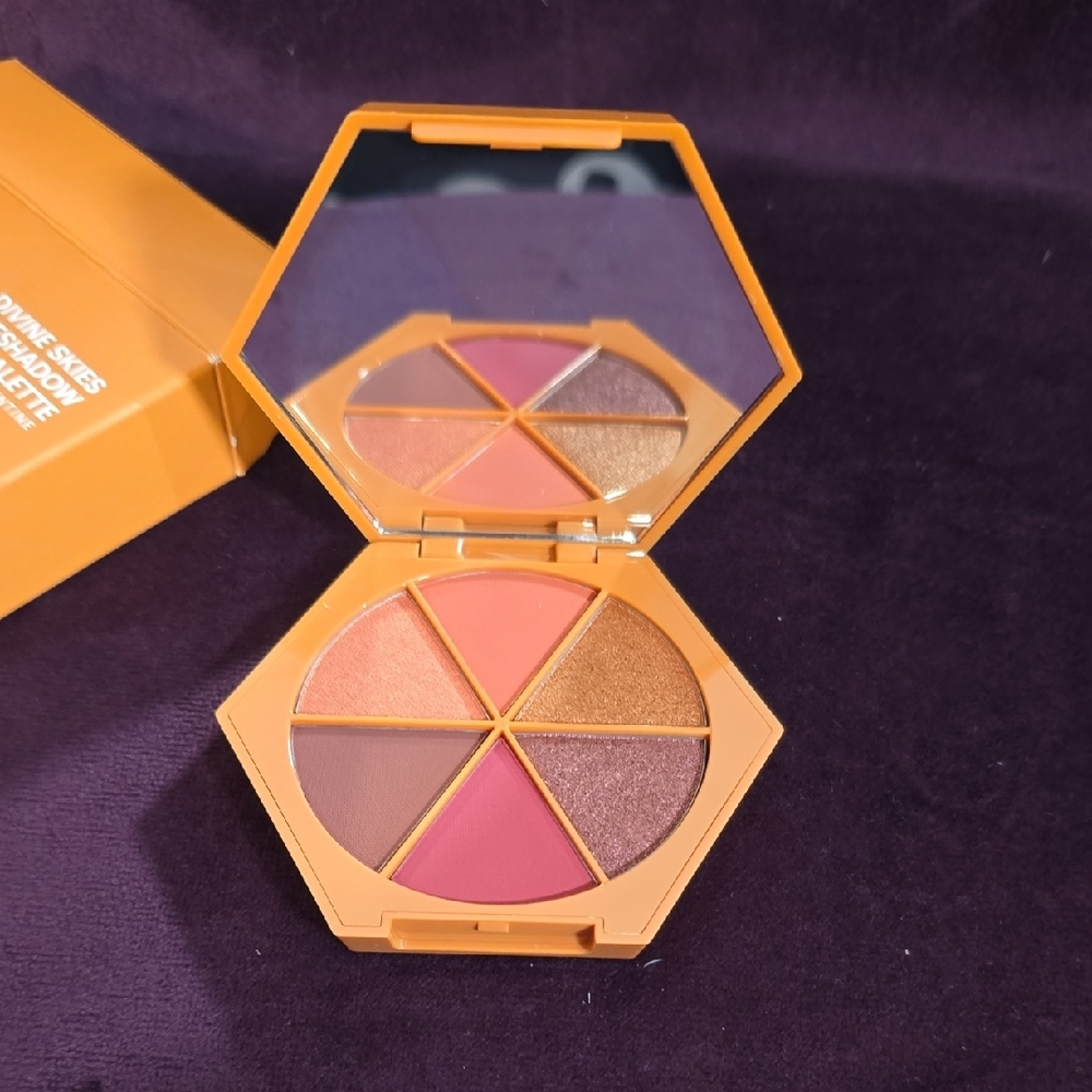 EM Cosmetics Divine Skies Eyeshadow Palette - Picture 8 of 8